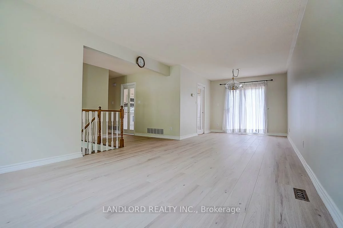 2294, Wyandotte, 1020 - WO West, Oakville
