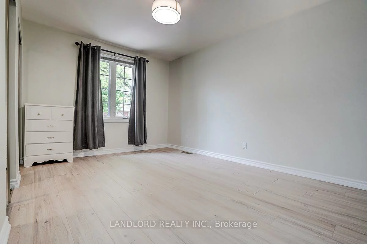 2294, Wyandotte, 1020 - WO West, Oakville