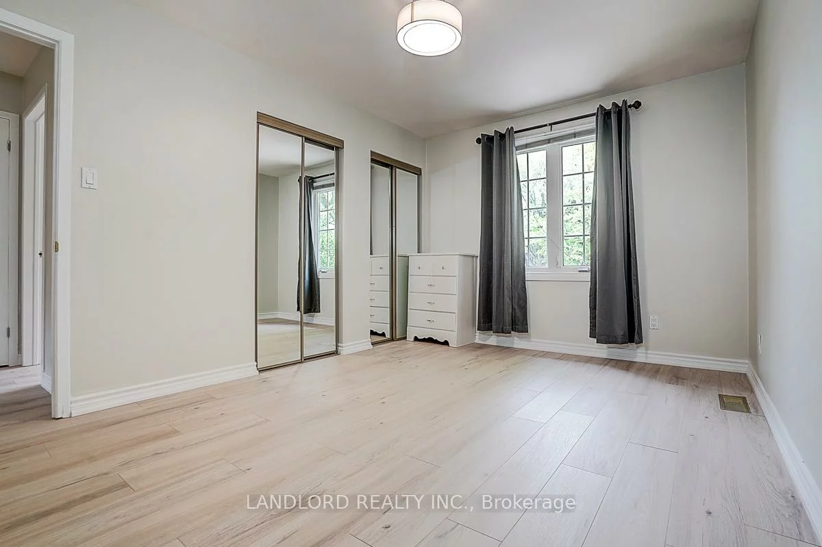 2294, Wyandotte, 1020 - WO West, Oakville