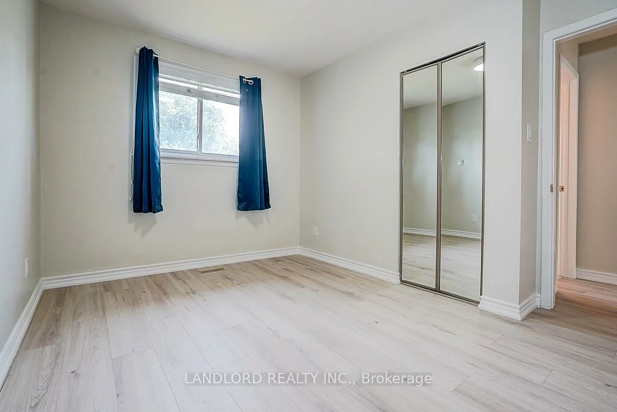 2294, Wyandotte, 1020 - WO West, Oakville