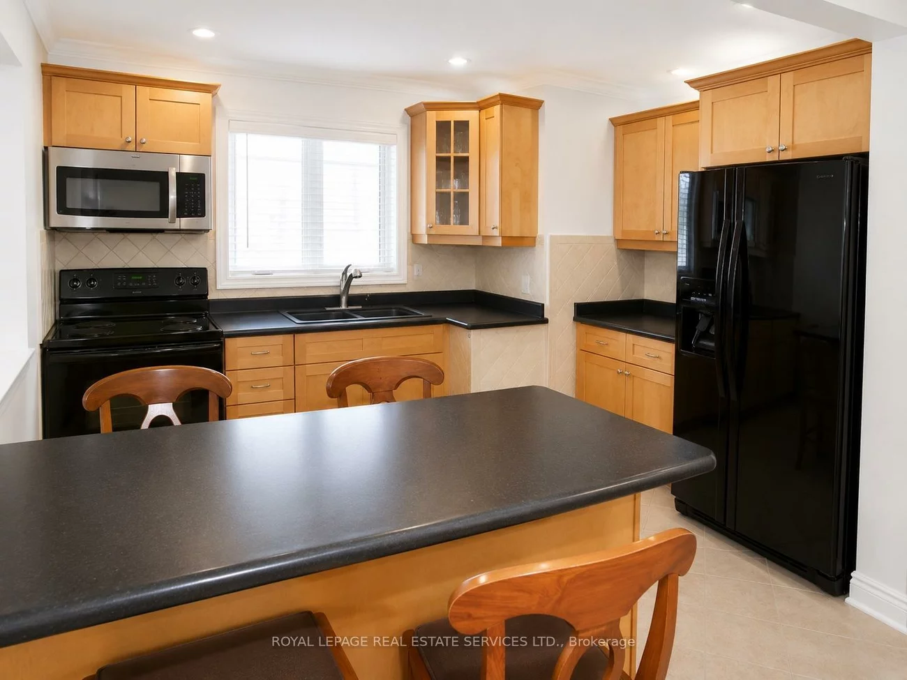 132, Elmwood, 1002 - CO Central, Oakville