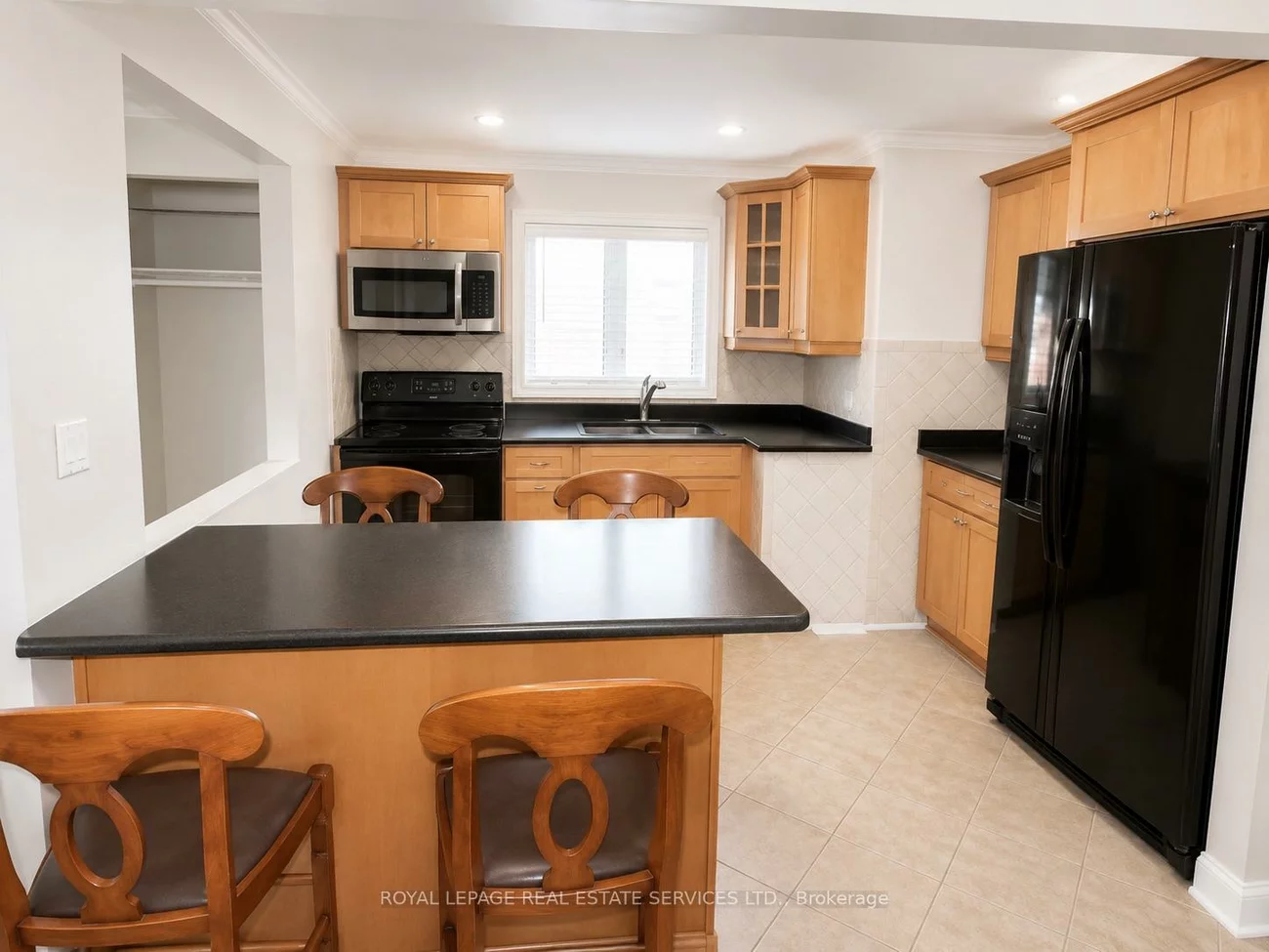132, Elmwood, 1002 - CO Central, Oakville