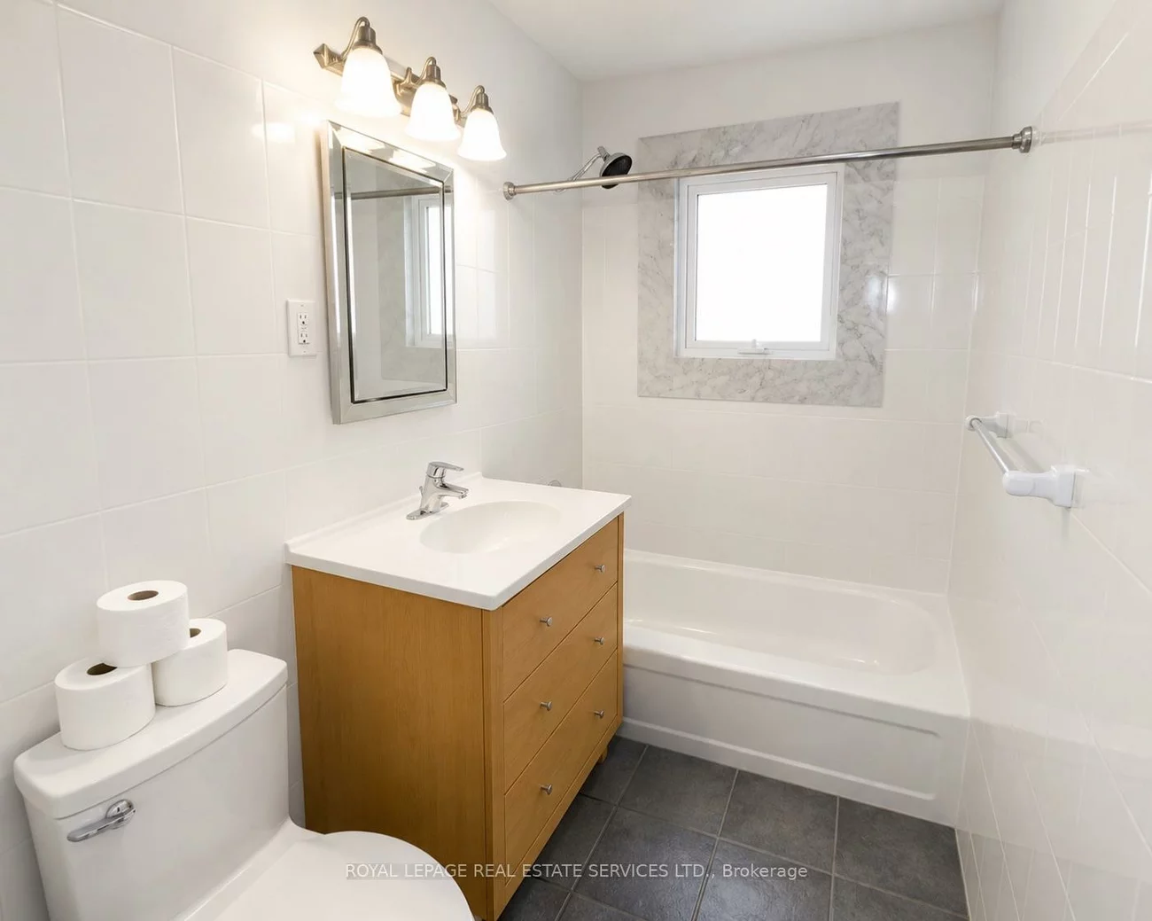 132, Elmwood, 1002 - CO Central, Oakville