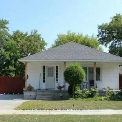 132, Elmwood, 1002 - CO Central, Oakville