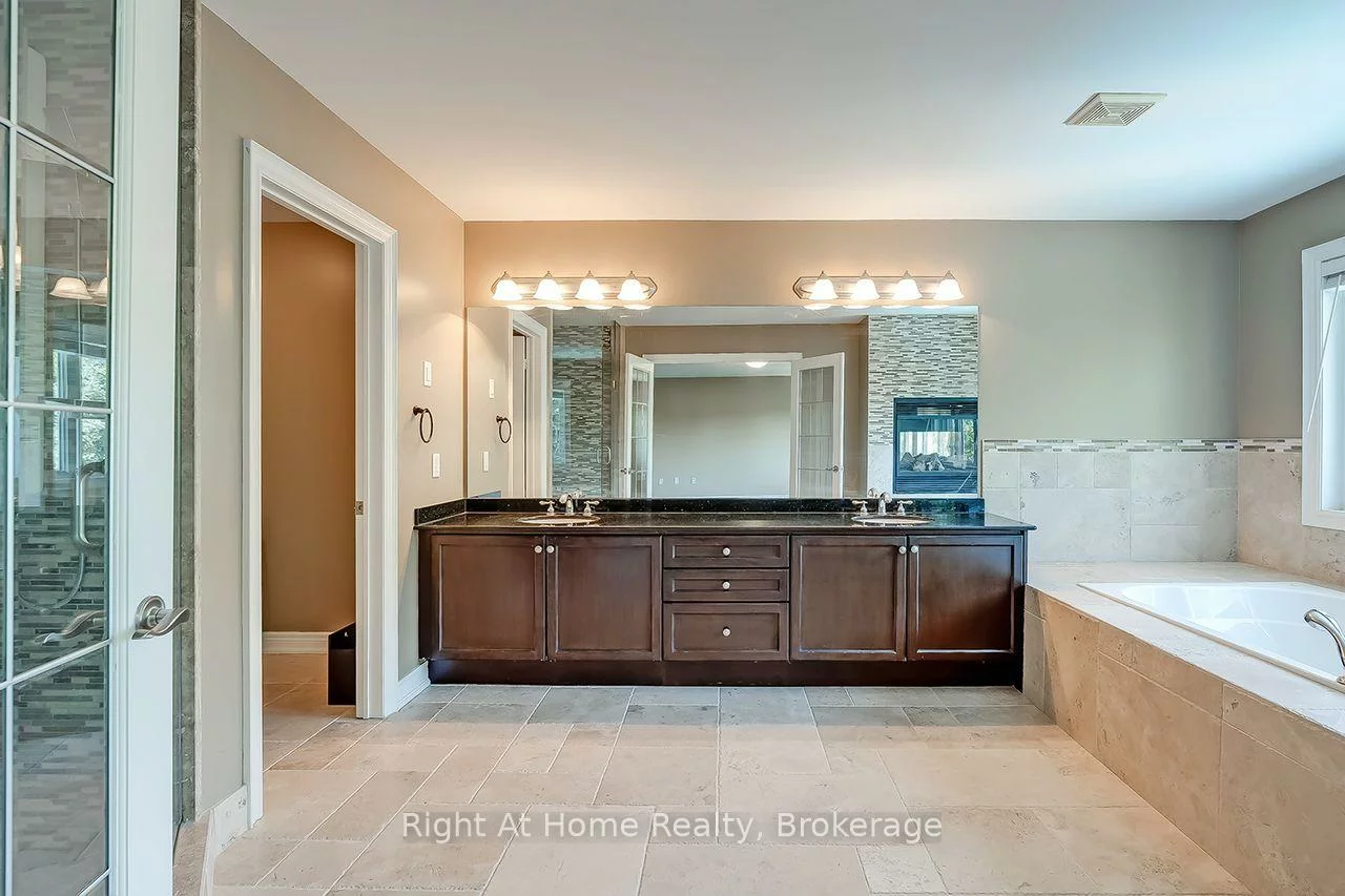 2096, Bingley, 1000 - BC Bronte Creek, Oakville