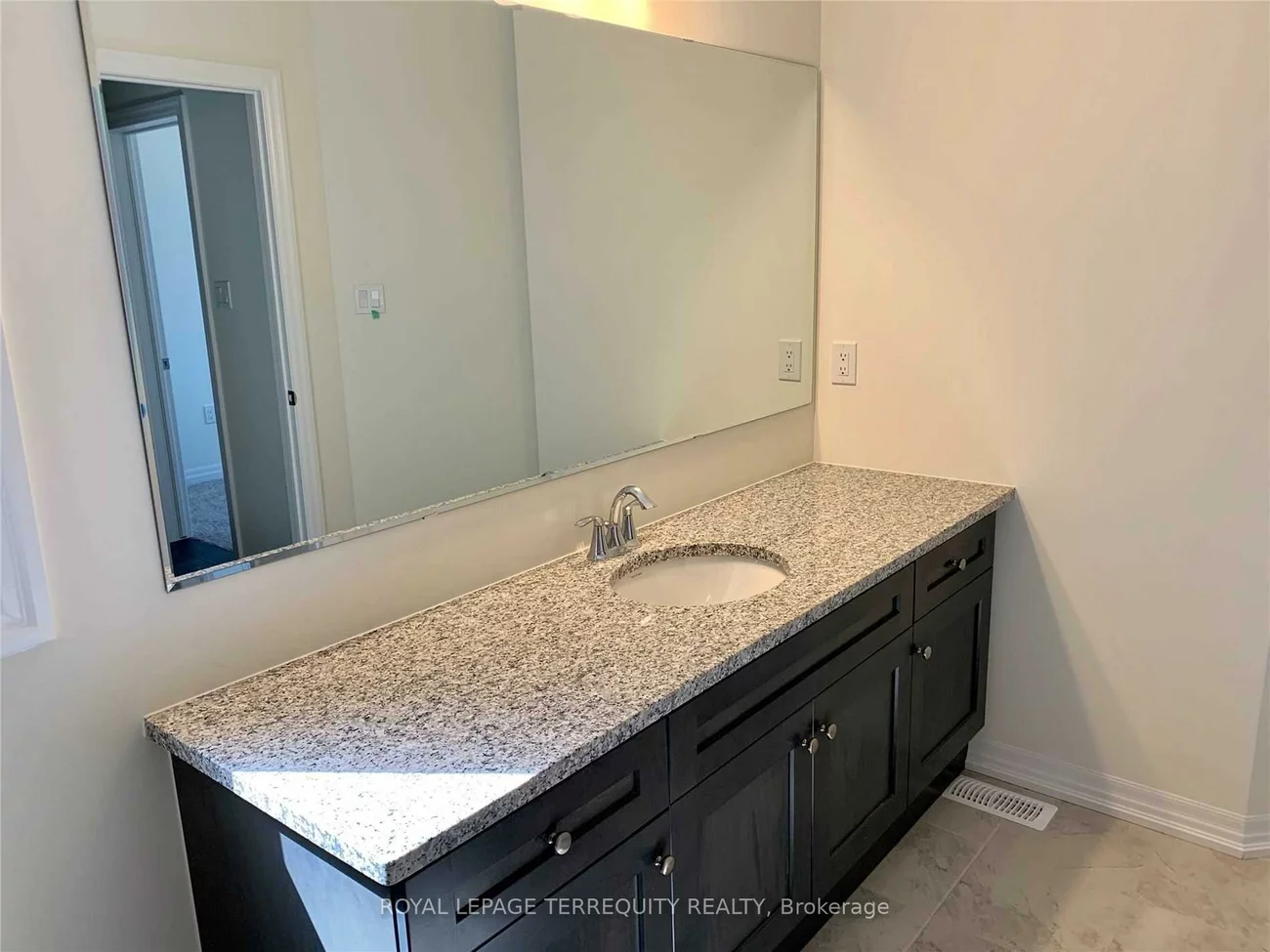3321, Vernon Powell, 1008 - GO Glenorchy, Oakville