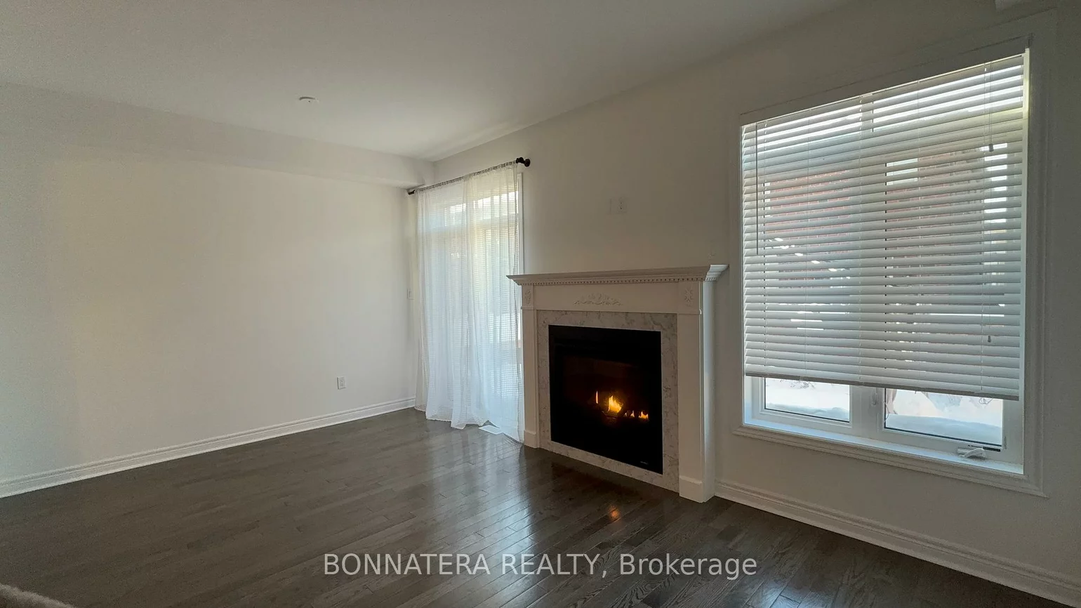 121, Huguenot, 1008 - GO Glenorchy, Oakville