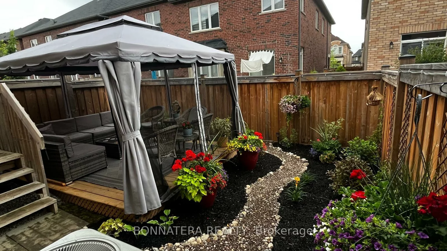 121, Huguenot, 1008 - GO Glenorchy, Oakville