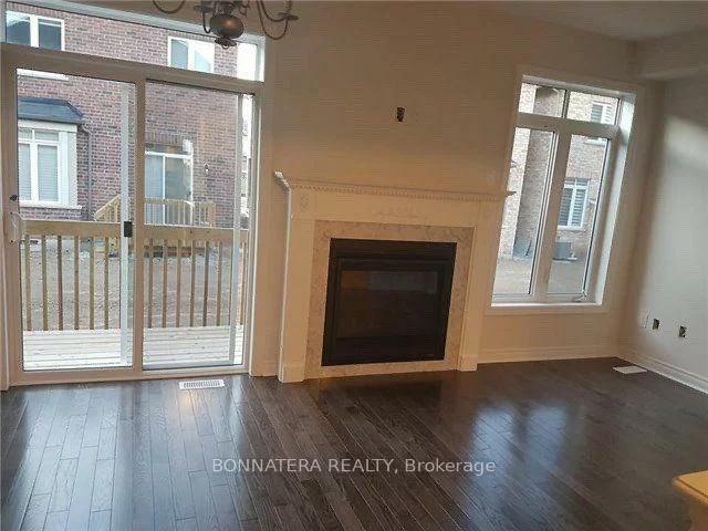 121, Huguenot, 1008 - GO Glenorchy, Oakville