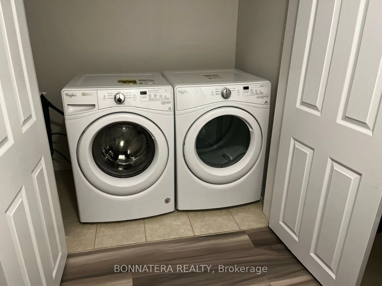 121, Huguenot, 1008 - GO Glenorchy, Oakville
