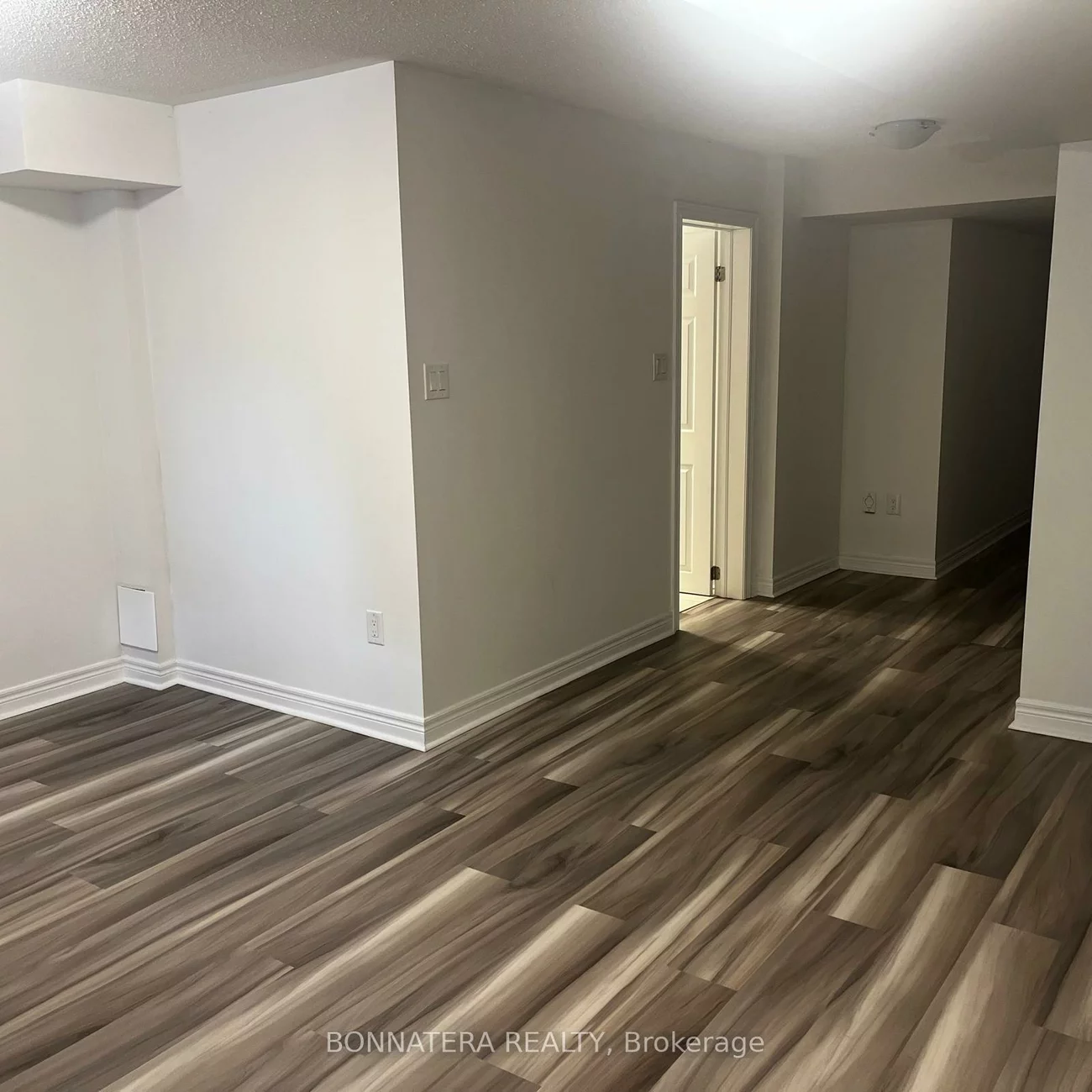 121, Huguenot, 1008 - GO Glenorchy, Oakville