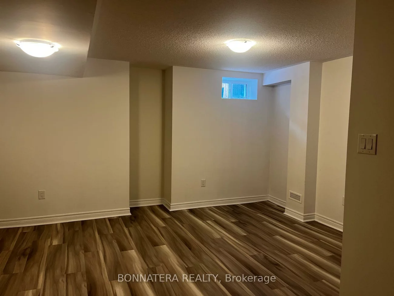 121, Huguenot, 1008 - GO Glenorchy, Oakville