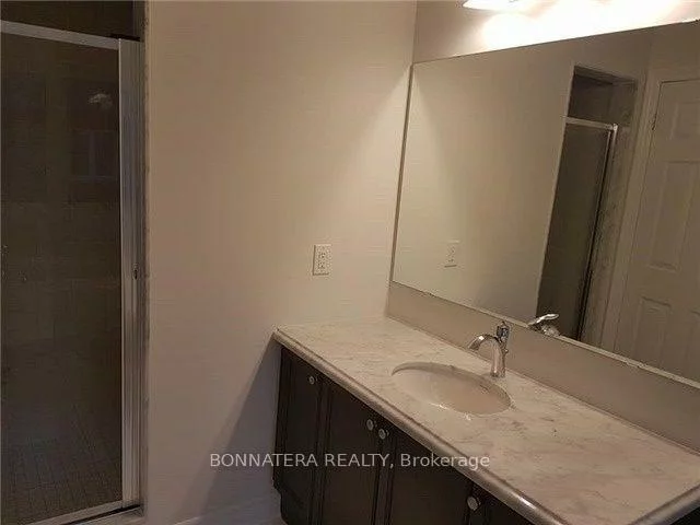 121, Huguenot, 1008 - GO Glenorchy, Oakville