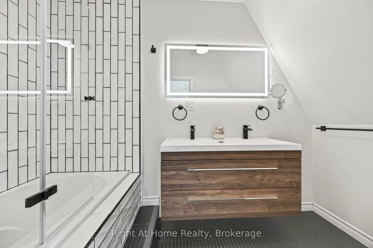 109, Brant, 1002 - CO Central, Oakville