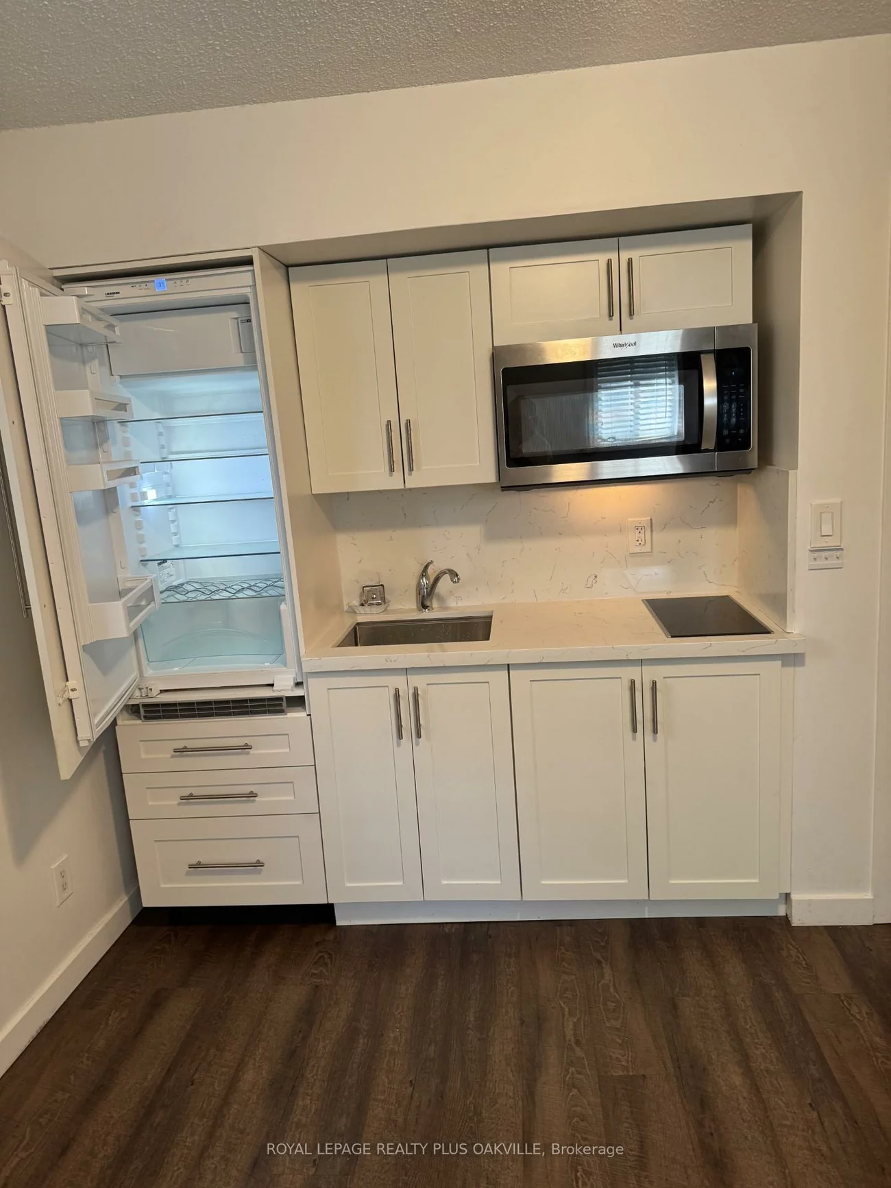 564, Lyons, 1014 - QE Queen Elizabeth, Oakville