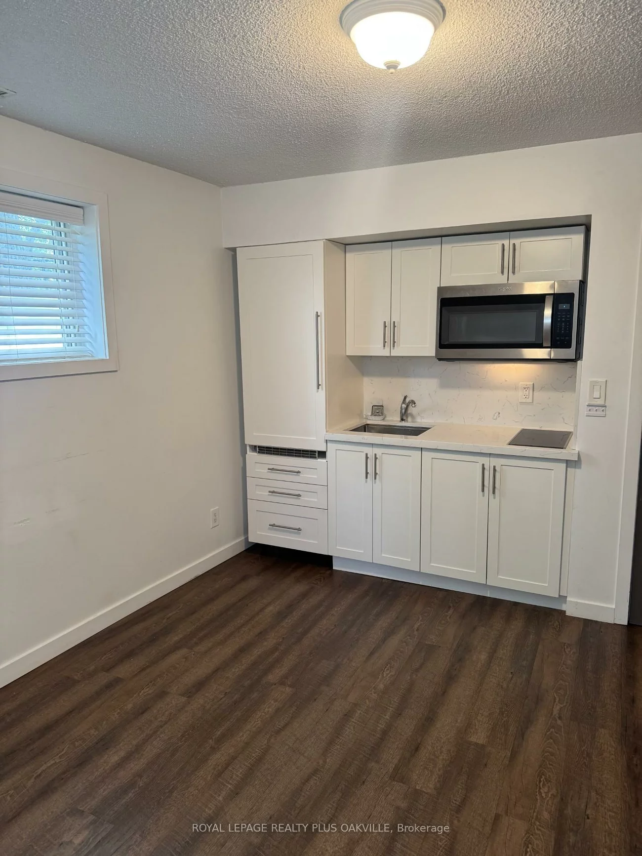 564, Lyons, 1014 - QE Queen Elizabeth, Oakville
