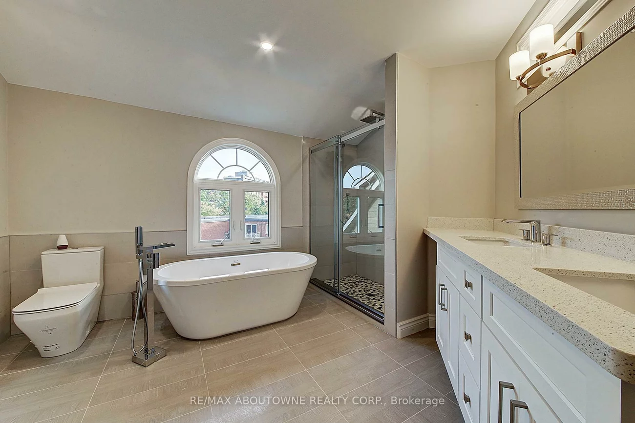 2353, Marine, 1001 - BR Bronte, Oakville