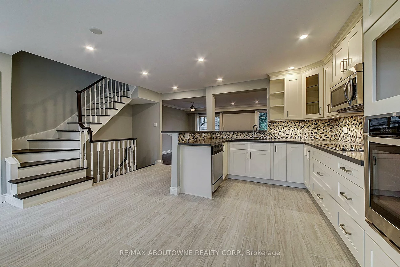 2353, Marine, 1001 - BR Bronte, Oakville