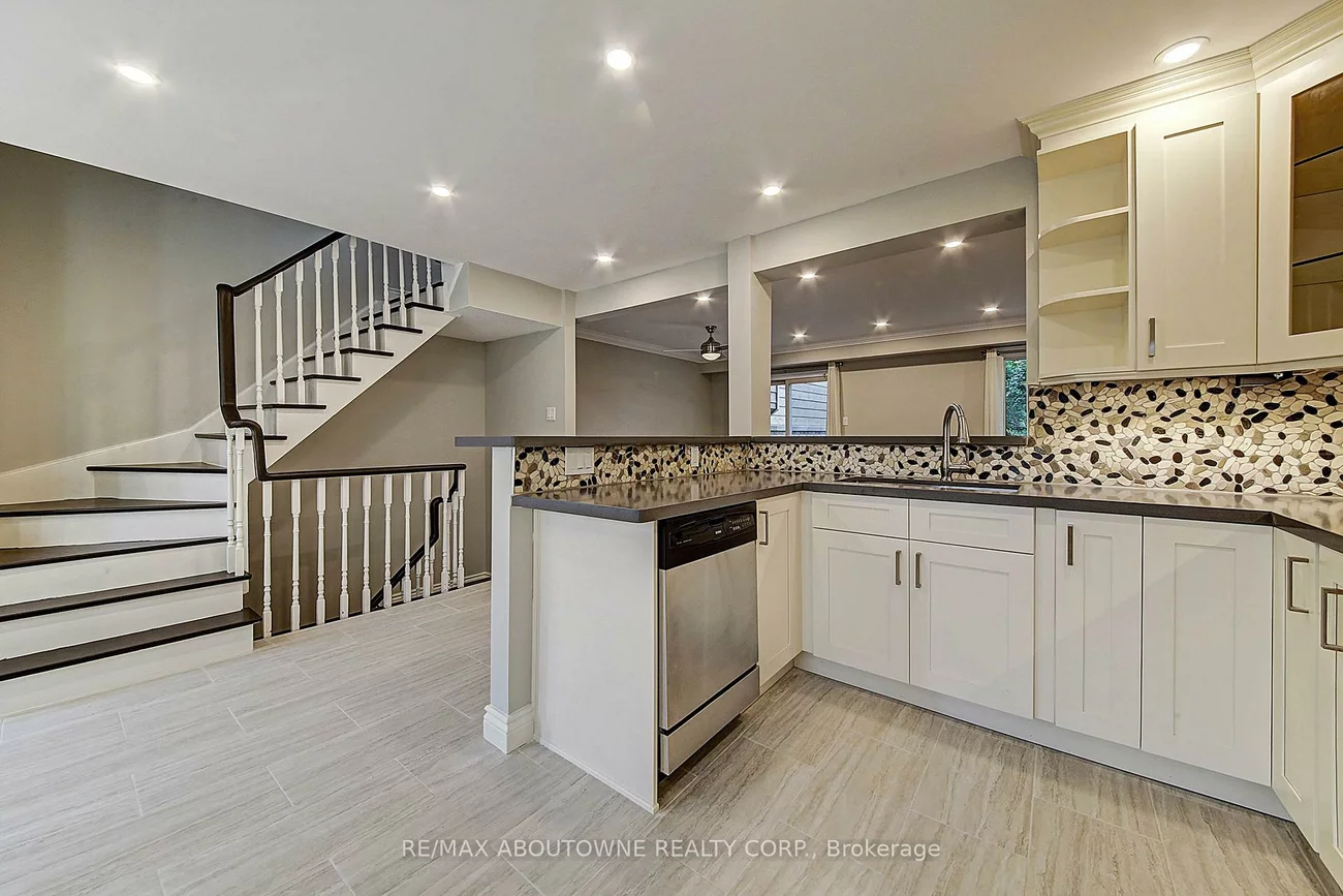 2353, Marine, 1001 - BR Bronte, Oakville