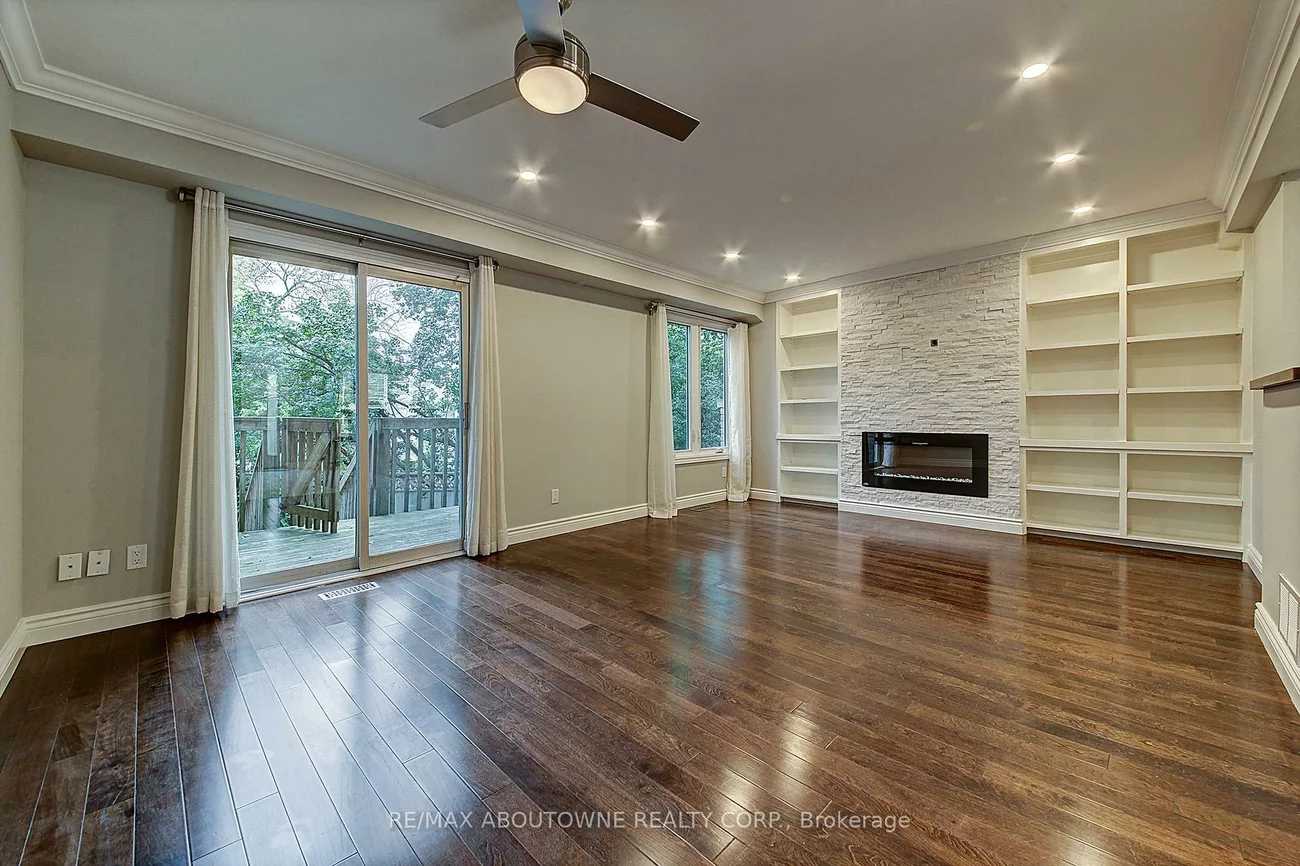2353, Marine, 1001 - BR Bronte, Oakville
