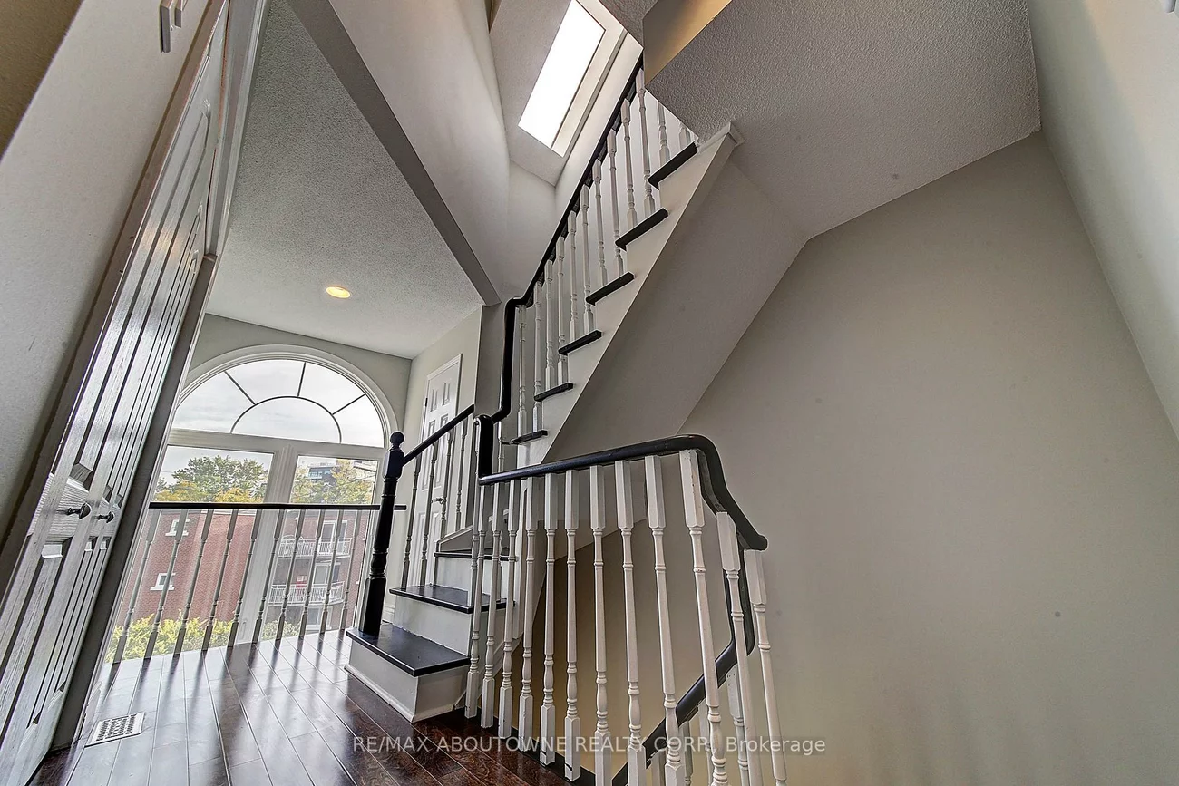 2353, Marine, 1001 - BR Bronte, Oakville