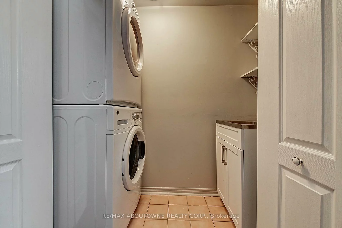 2353, Marine, 1001 - BR Bronte, Oakville