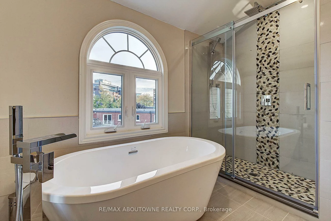 2353, Marine, 1001 - BR Bronte, Oakville