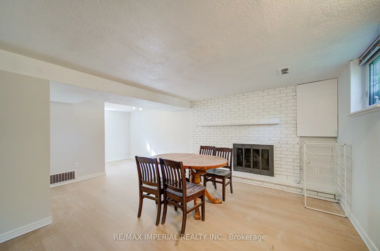 22, Miller, 1003 - CP College Park, Oakville
