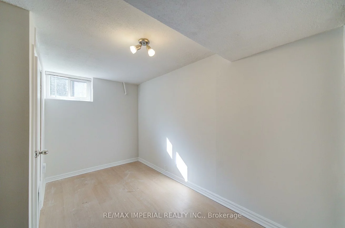 22, Miller, 1003 - CP College Park, Oakville