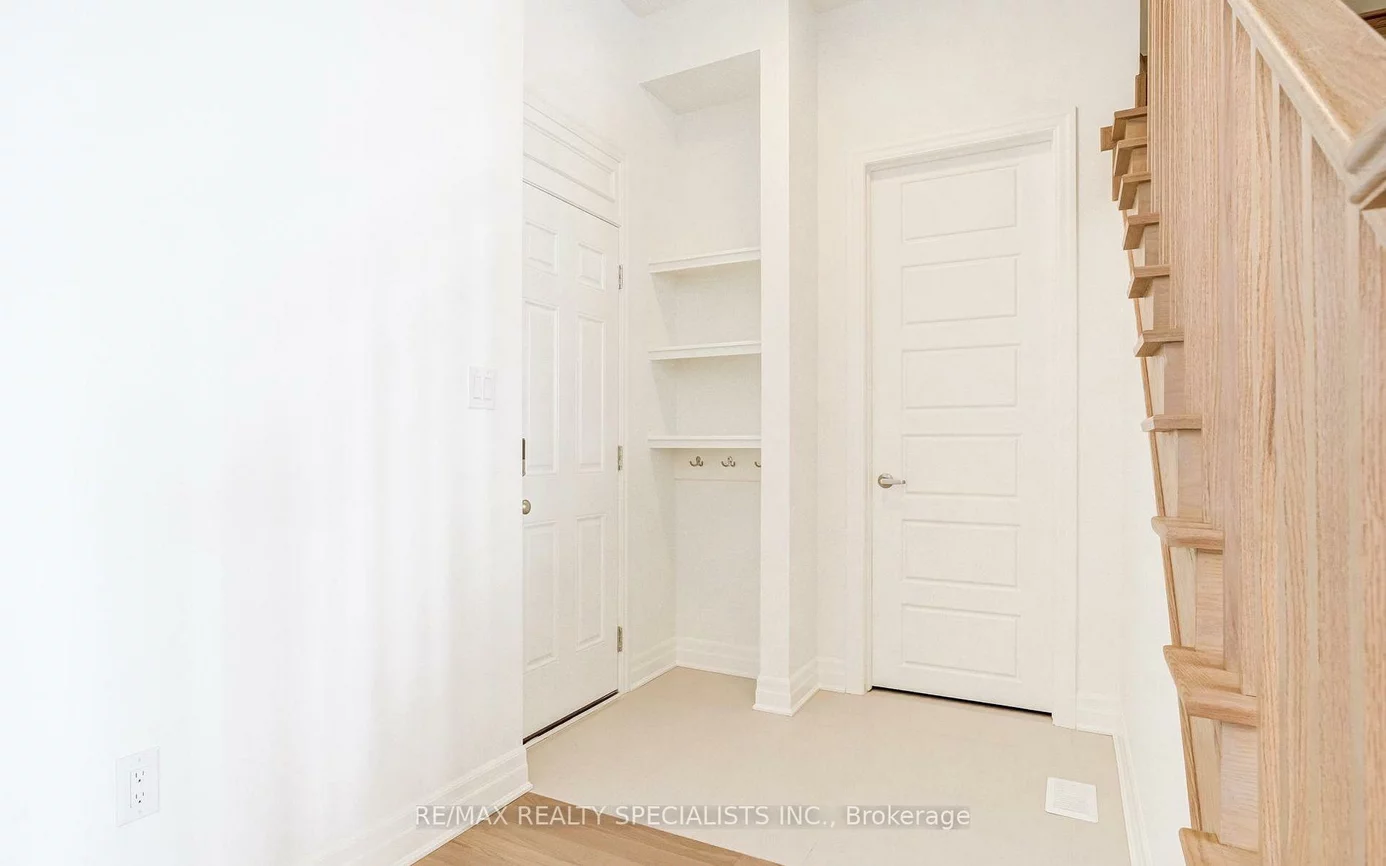 1235, BLACK BEAR, 1010 - JM Joshua Meadows, Oakville