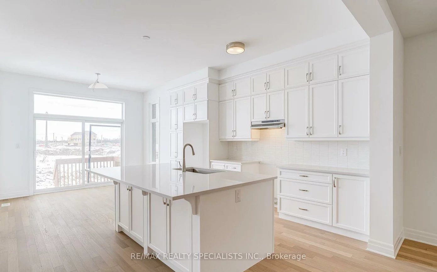 1235, BLACK BEAR, 1010 - JM Joshua Meadows, Oakville
