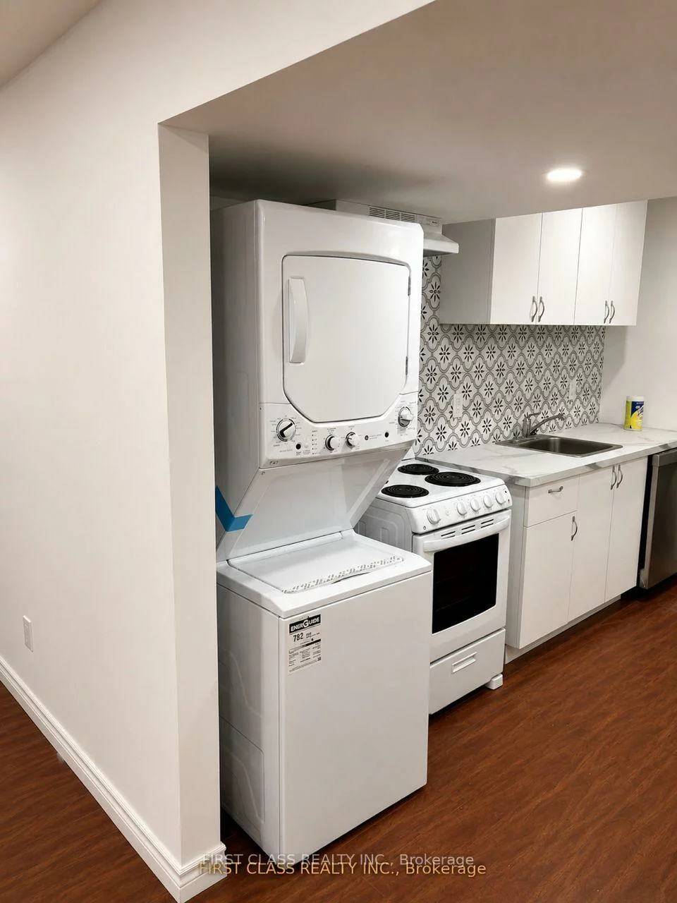 2201, Stratus, 1019 - WM Westmount, Oakville