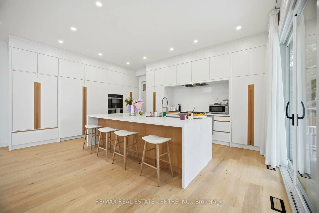 2450, Rebecca, 1001 - BR Bronte, Oakville