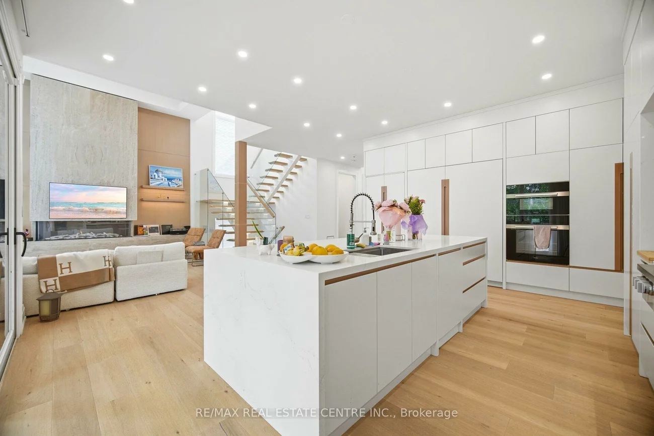 2450, Rebecca, 1001 - BR Bronte, Oakville