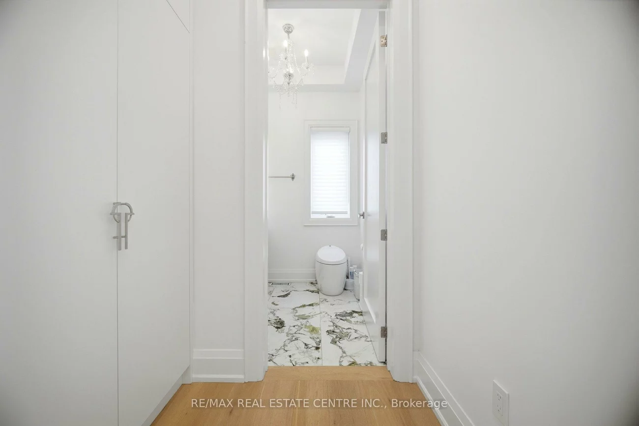 2450, Rebecca, 1001 - BR Bronte, Oakville