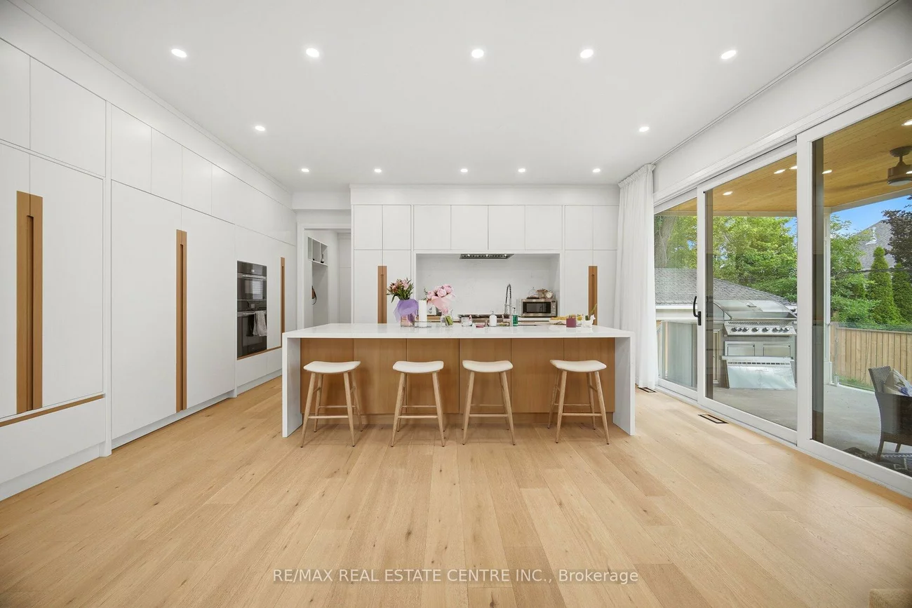 2450, Rebecca, 1001 - BR Bronte, Oakville