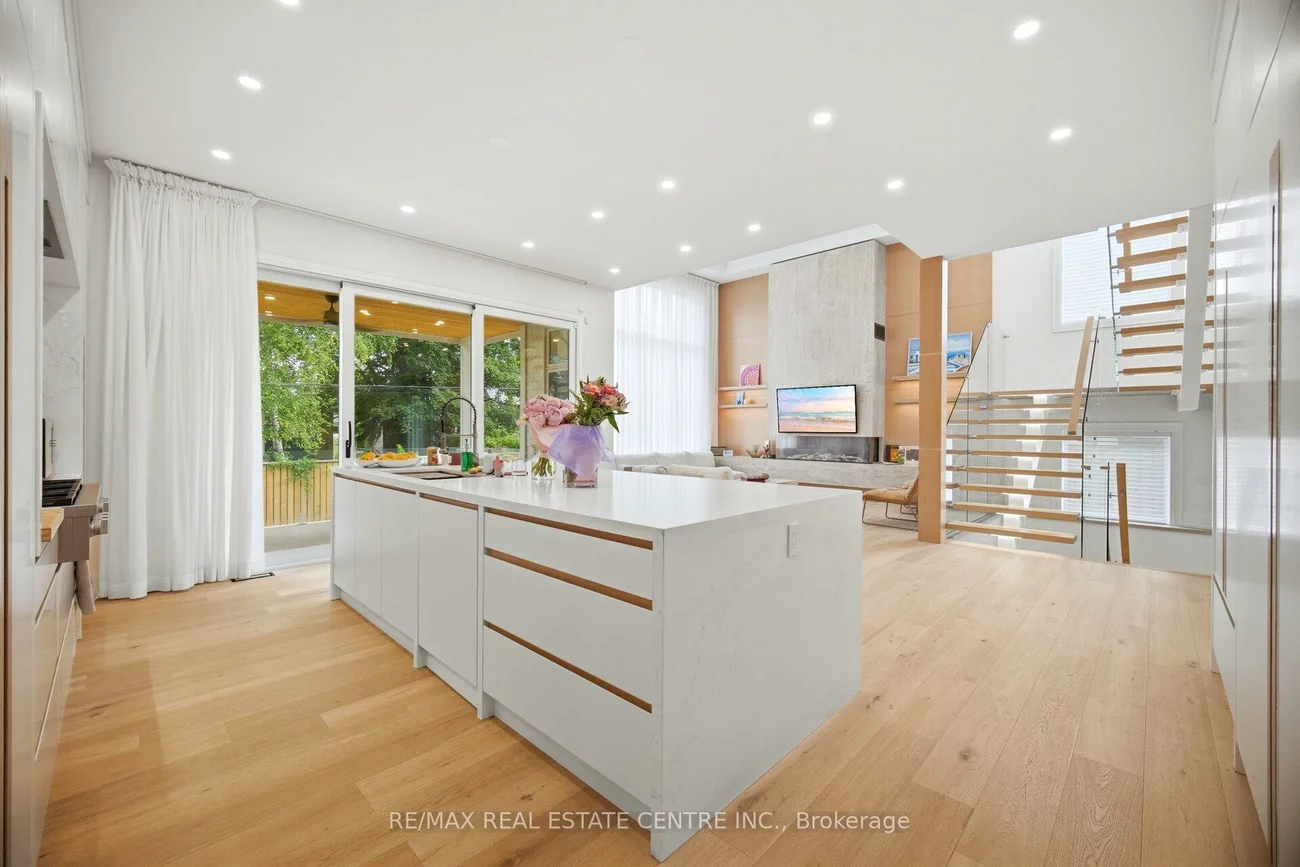 2450, Rebecca, 1001 - BR Bronte, Oakville