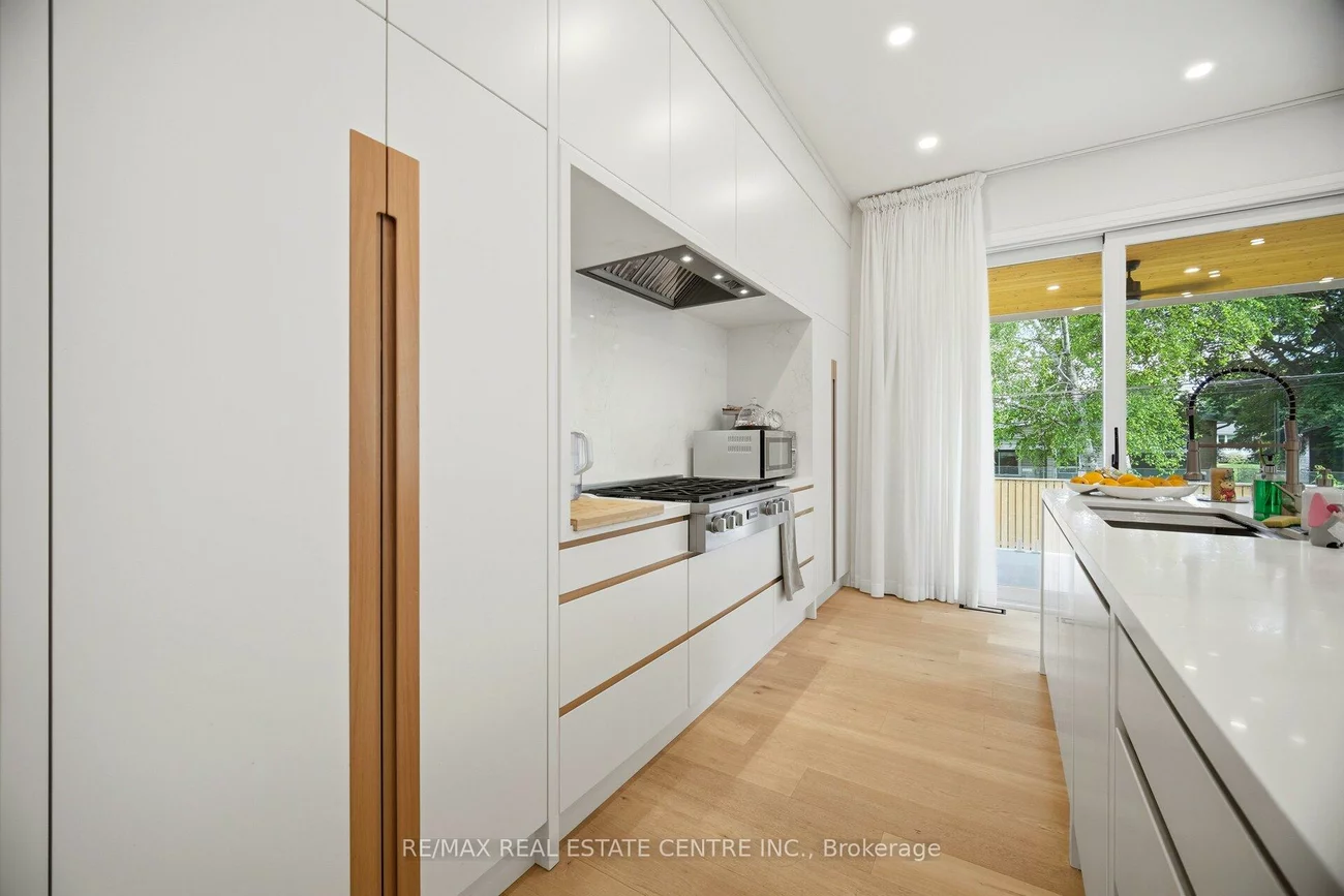 2450, Rebecca, 1001 - BR Bronte, Oakville