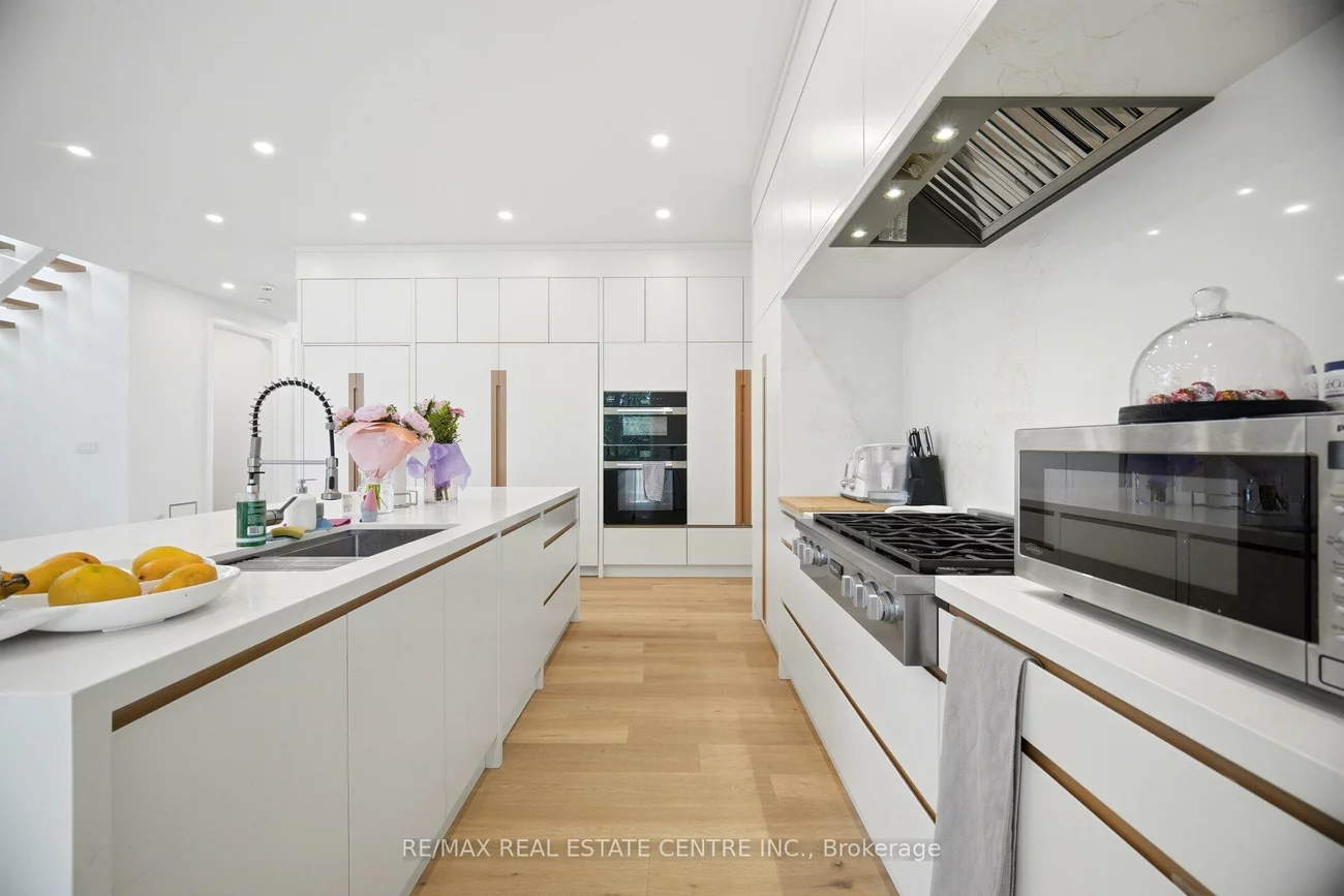 2450, Rebecca, 1001 - BR Bronte, Oakville