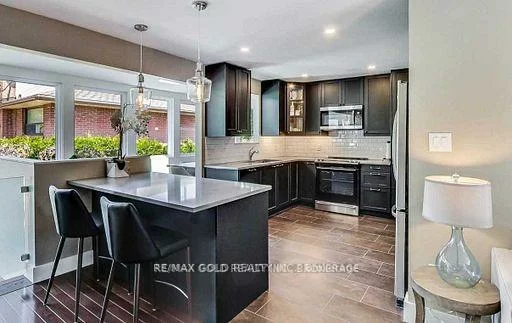 237, Weighton (Upper), 1020 - WO West, Oakville