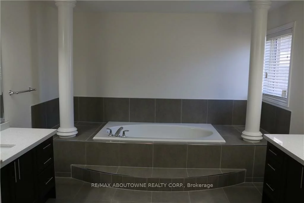 586, Hidden, 1008 - GO Glenorchy, Oakville