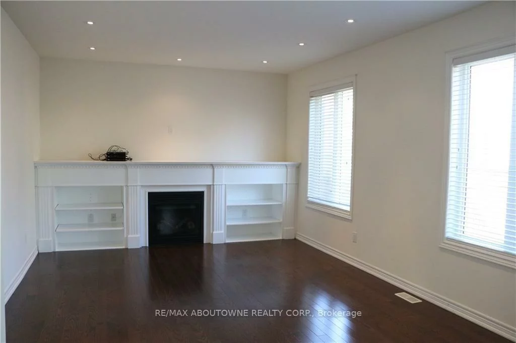 586, Hidden, 1008 - GO Glenorchy, Oakville