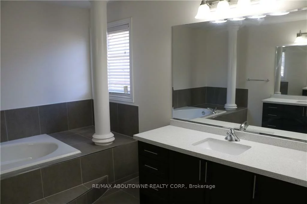586, Hidden, 1008 - GO Glenorchy, Oakville