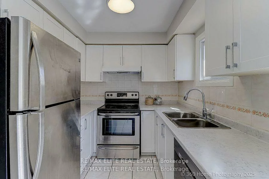 2032, Glenada, 1018 - WC Wedgewood Creek, Oakville