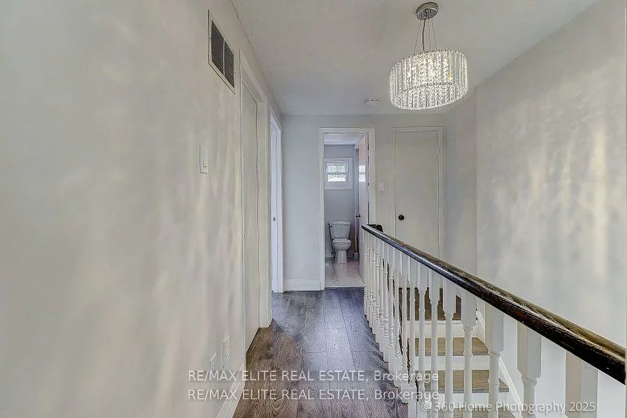 2032, Glenada, 1018 - WC Wedgewood Creek, Oakville