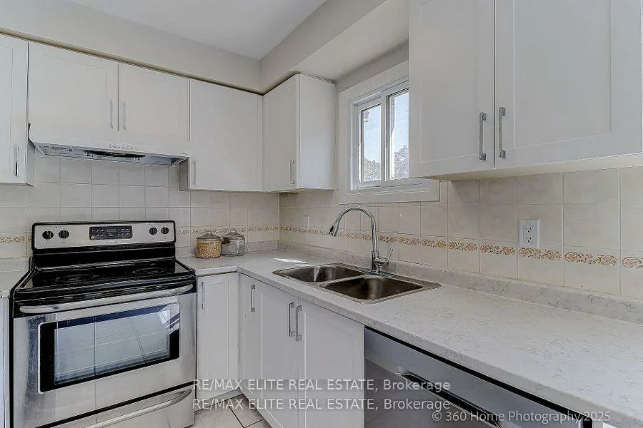 2032, Glenada, 1018 - WC Wedgewood Creek, Oakville