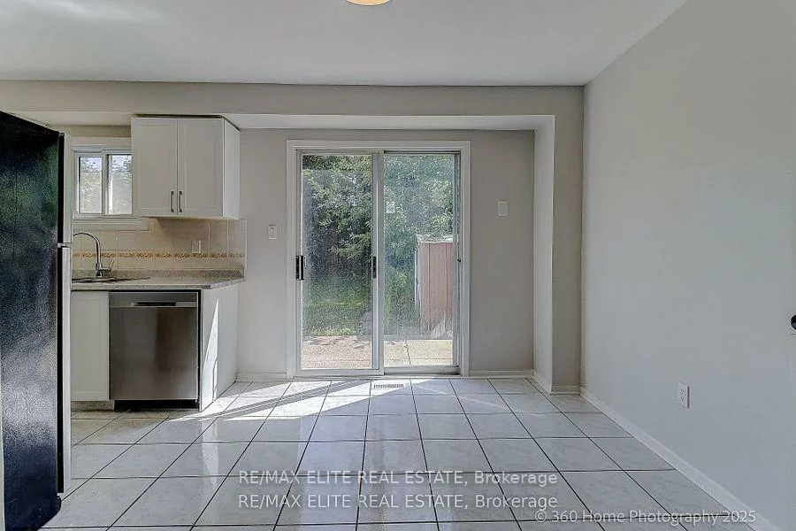 2032, Glenada, 1018 - WC Wedgewood Creek, Oakville