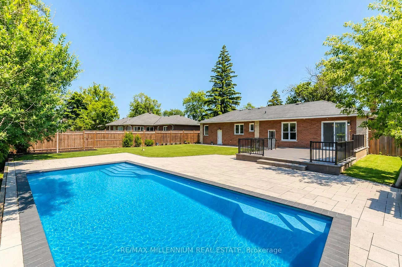 1285, Rebecca, 1020 - WO West, Oakville
