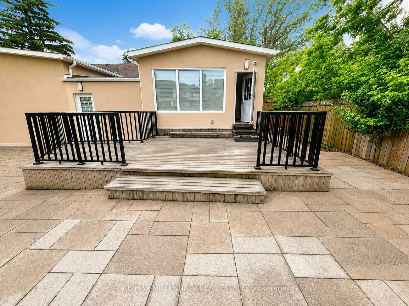 1285, Rebecca, 1020 - WO West, Oakville