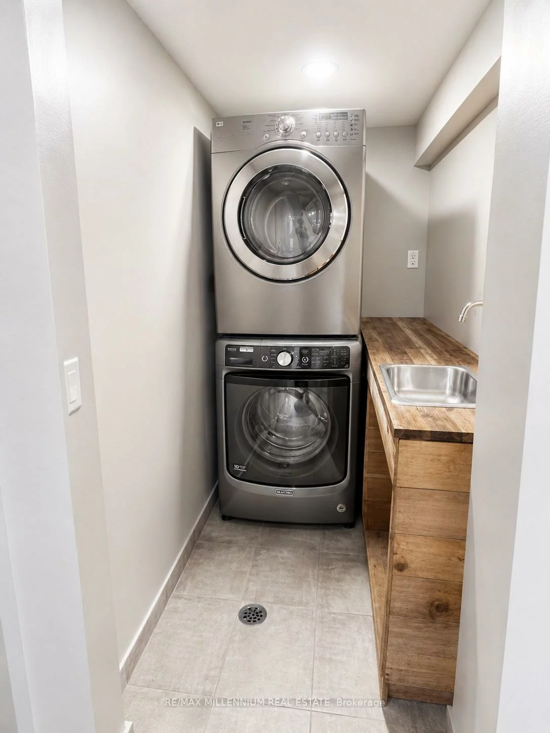 1285, Rebecca, 1020 - WO West, Oakville